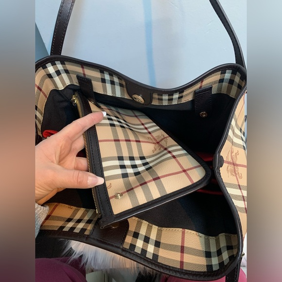 Authentic Burberry shoulder bag with removable zippered pouch. 2 in 1! - Picture 9 of 16